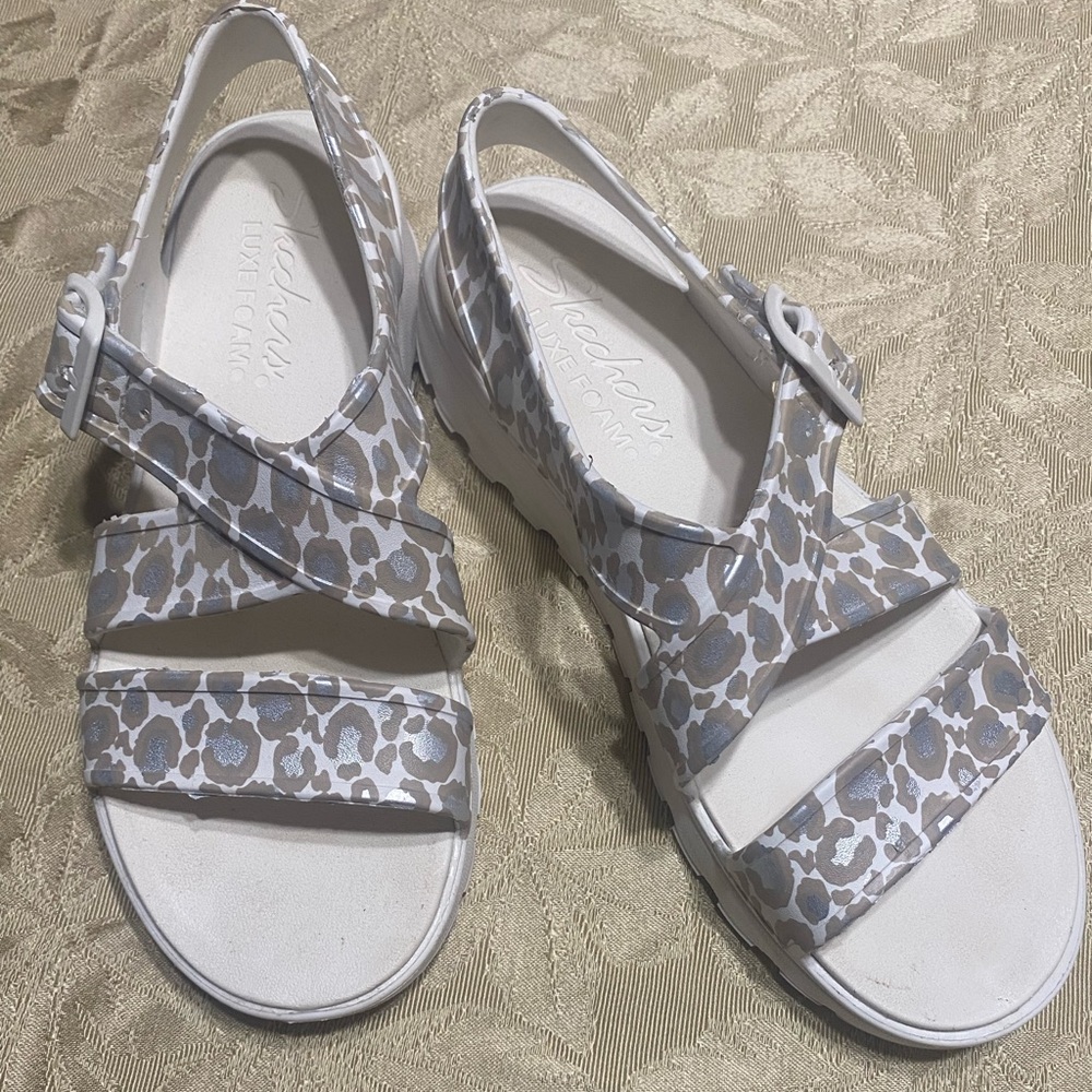 FOAMIES SKETCHERS Animal Print SZ 9 White with tan and silver spots